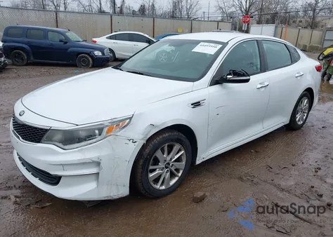 2017 Kia Optima Lx z USA, uszkodzony, nr VIN 5XXGT4L37HG139877